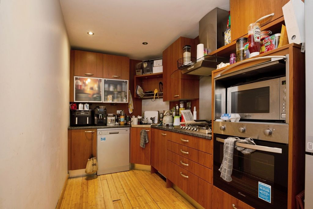 Property photo 2 of 12 Kitchen