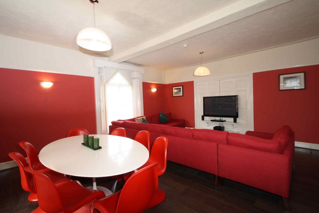 Property photo 2 of 9 33F Dining
