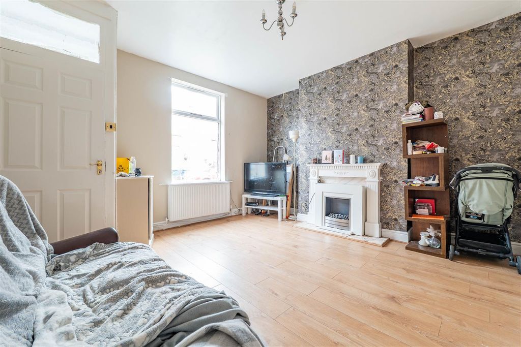 Property photo 2 of 12 Lounge