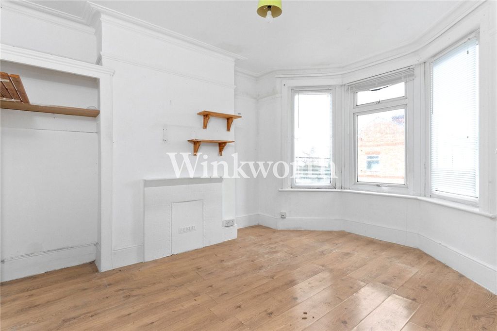 Property photo 3 of 12 Picture No. 11