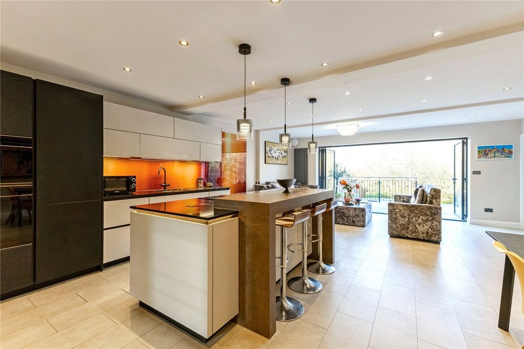 Property photo 3 of 13 Kitchen