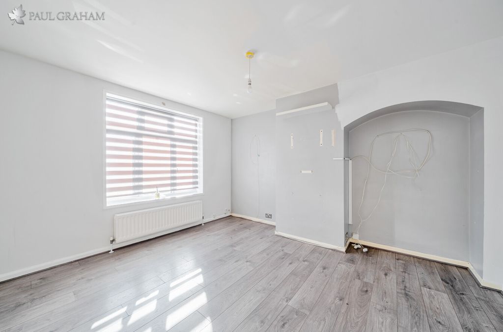 Property photo 2 of 15 c57104E7-88E0-440E-859E-B65Bebe57553