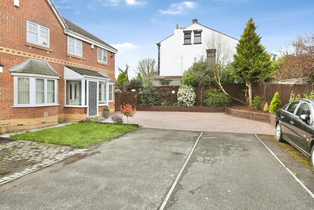 Property photo 3 of 16 Front