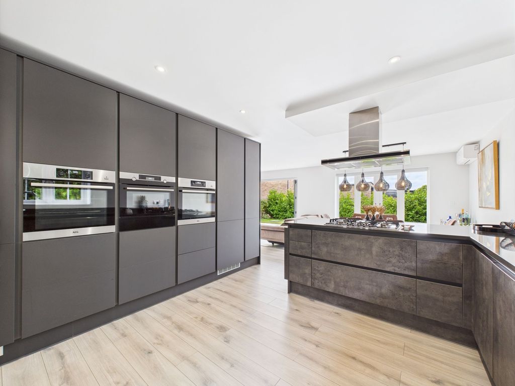 Property photo 2 of 33