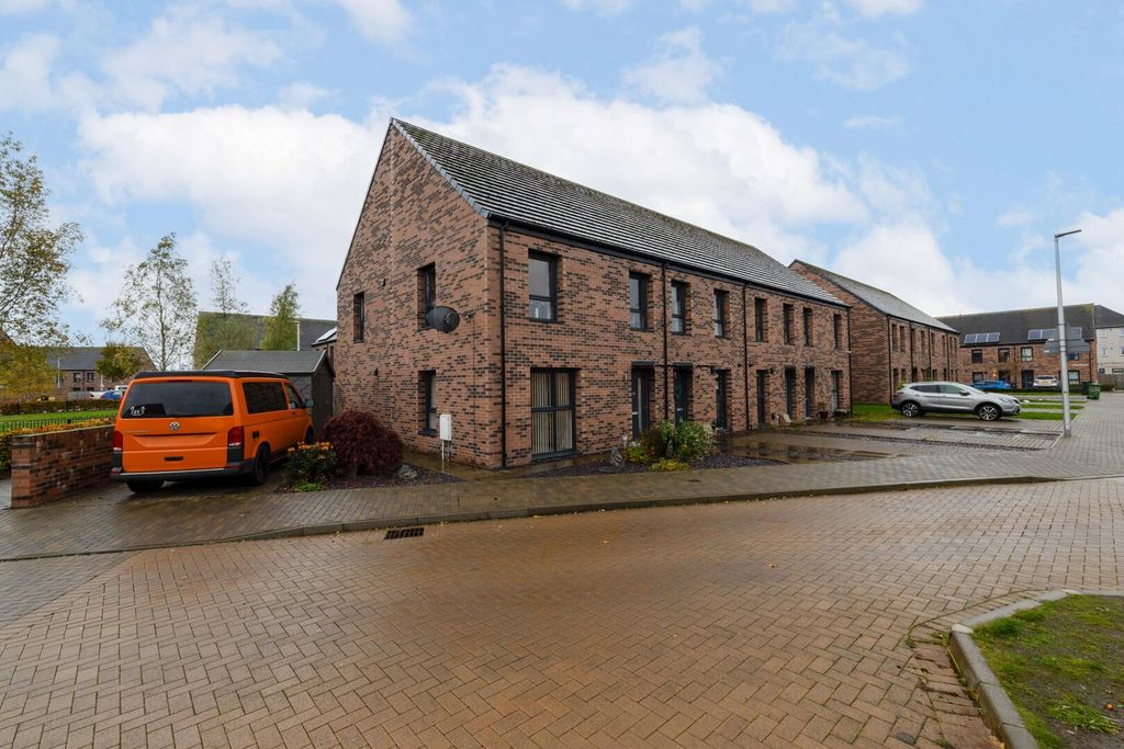 Property photo 1 of 20 Front (Exterior)