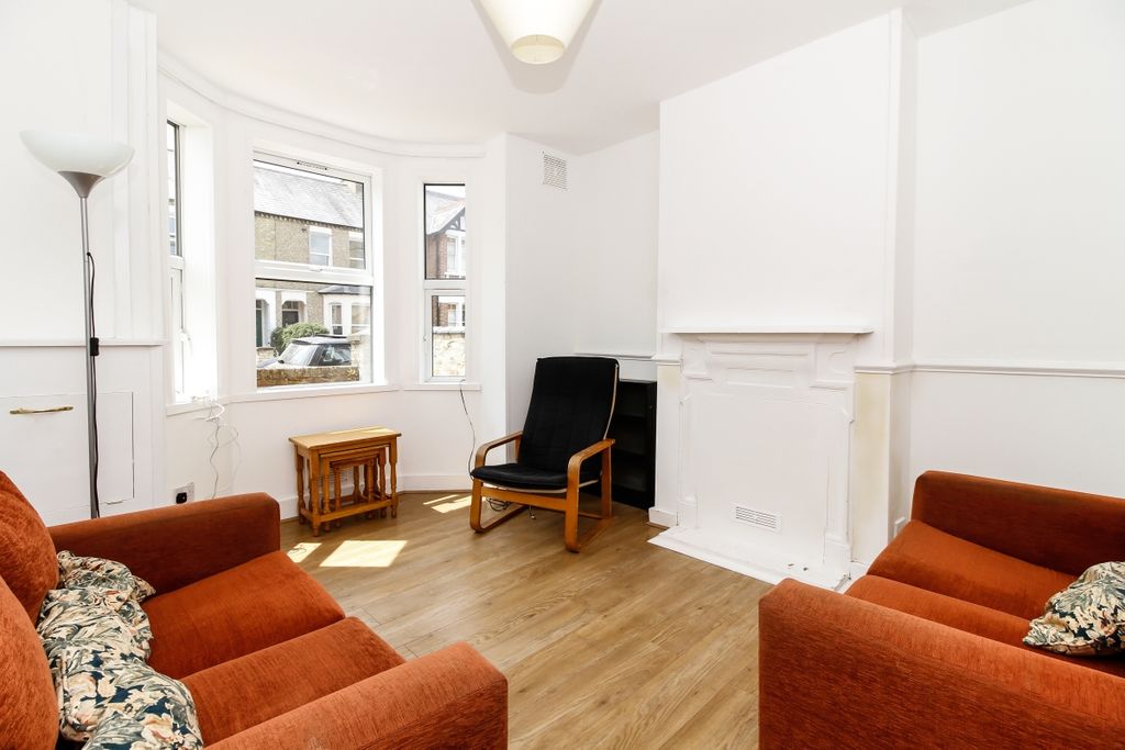 Property photo 3 of 9 Living Room