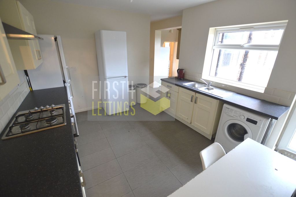 Property photo 3 of 17 Photo 9