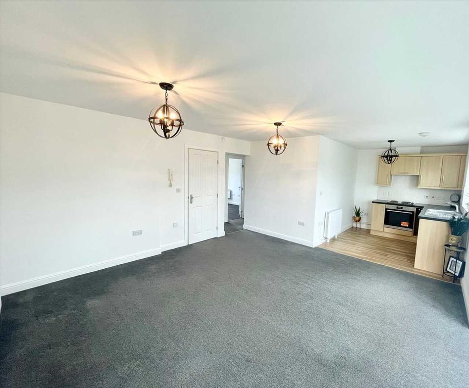 Property photo 3 of 12 Lounge