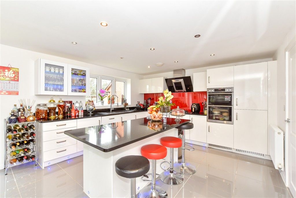 Property photo 1 of 12 Kitchen/Diner/Family Room