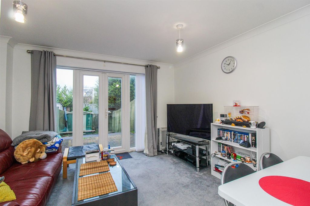 Property photo 2 of 8