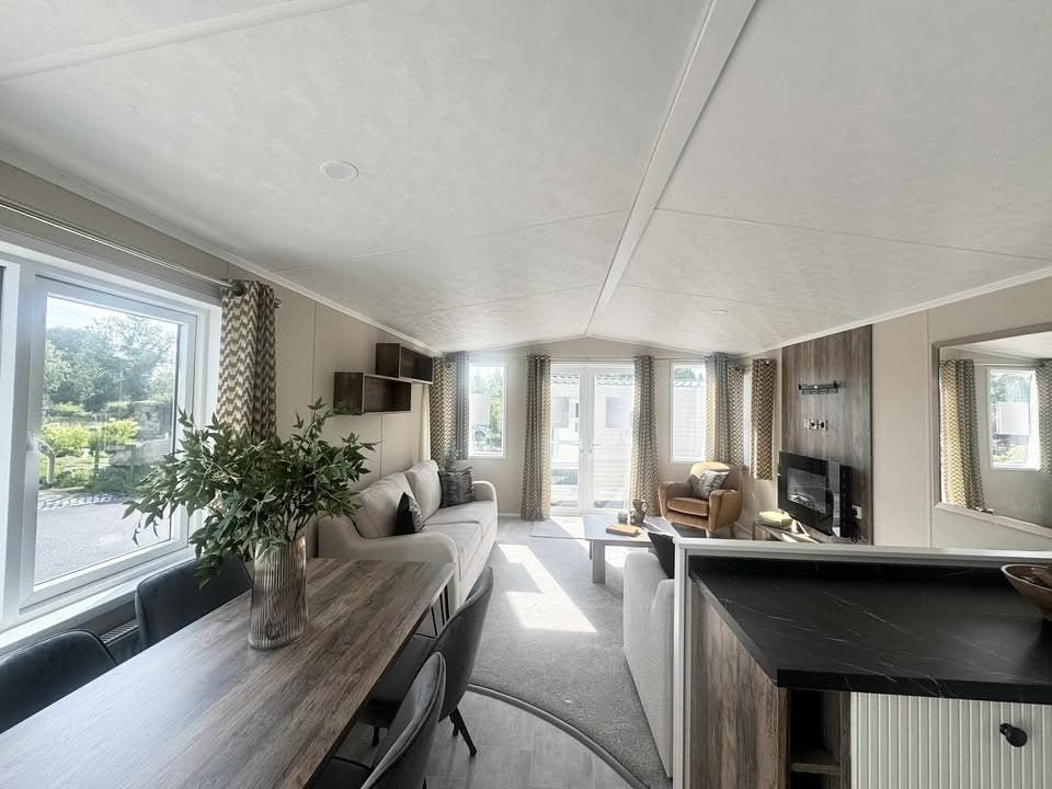 Property photo 1 of 7 - Pemberton Avon For Sale