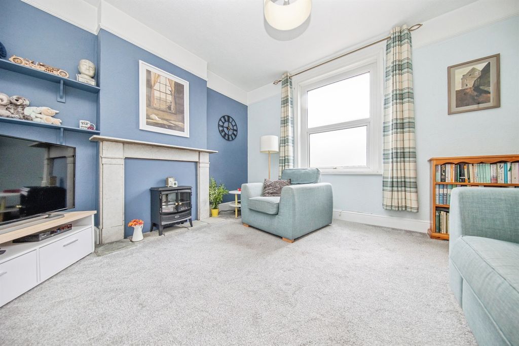 Property photo 3 of 17