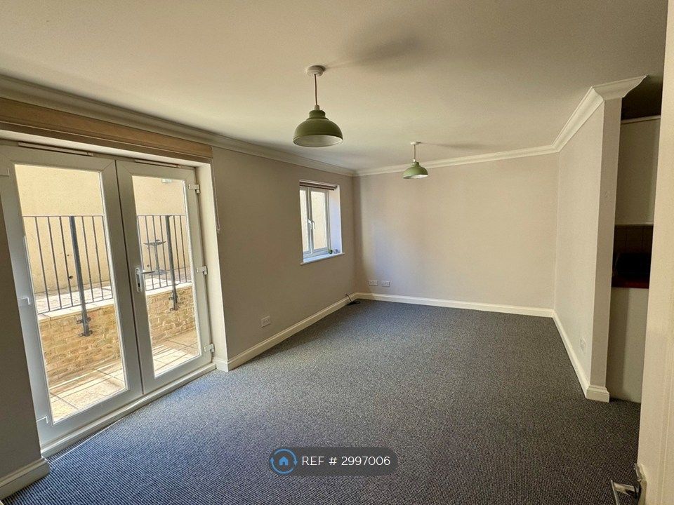 Property photo 1 of 8 Lounge
