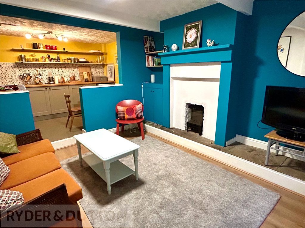 Property photo 2 of 13 Lounge