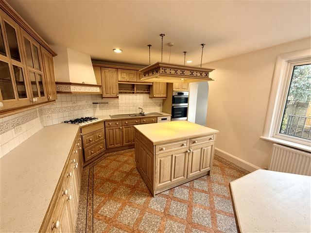 Property photo 3 of 20 Kitchen