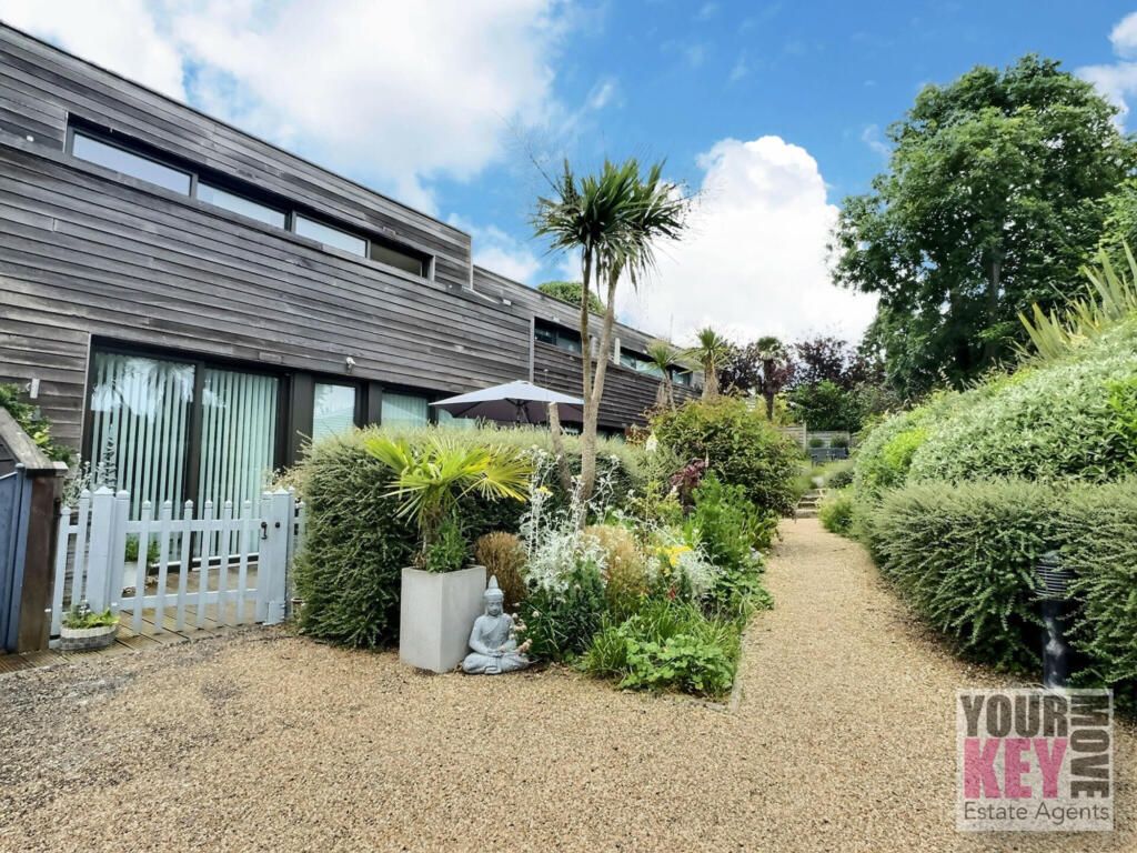 Property photo 2 of 27