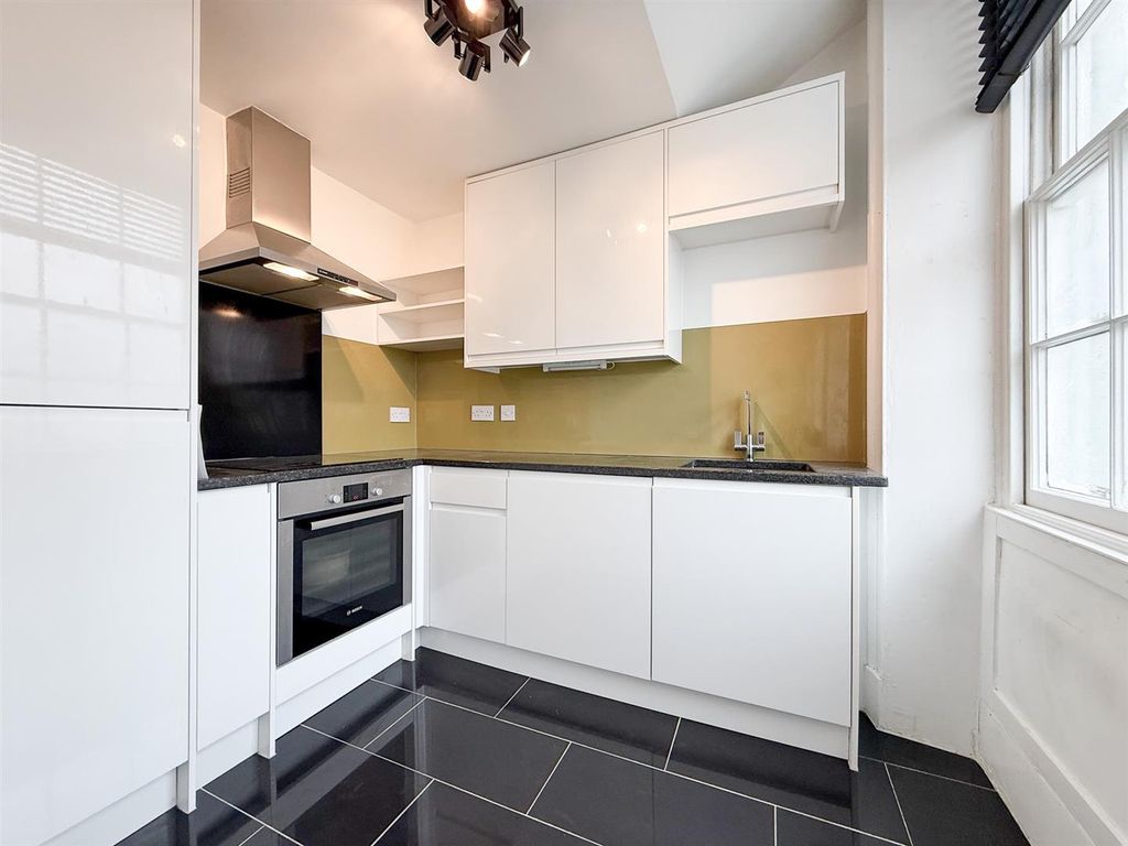 Property photo 3 of 5 Kitchen