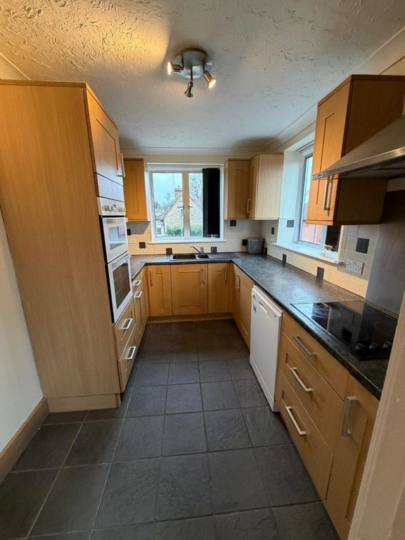 Property photo 2 of 37