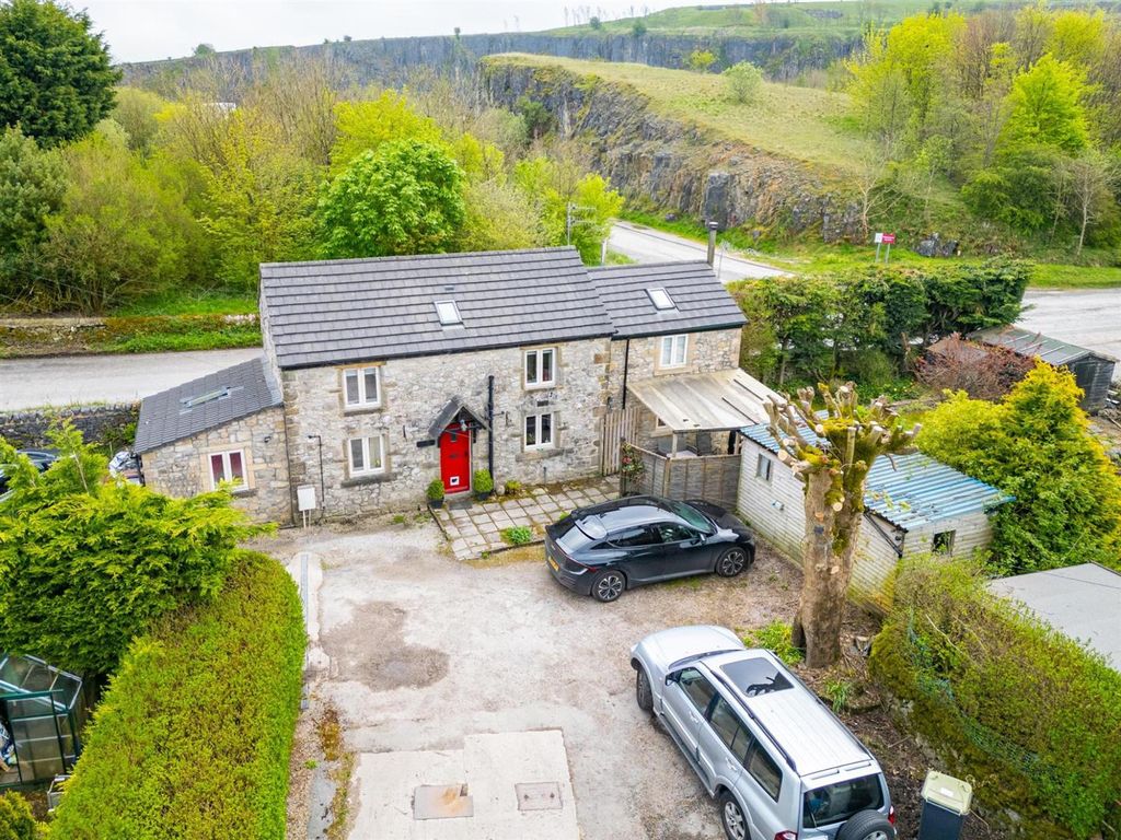 Property photo 1 of 28