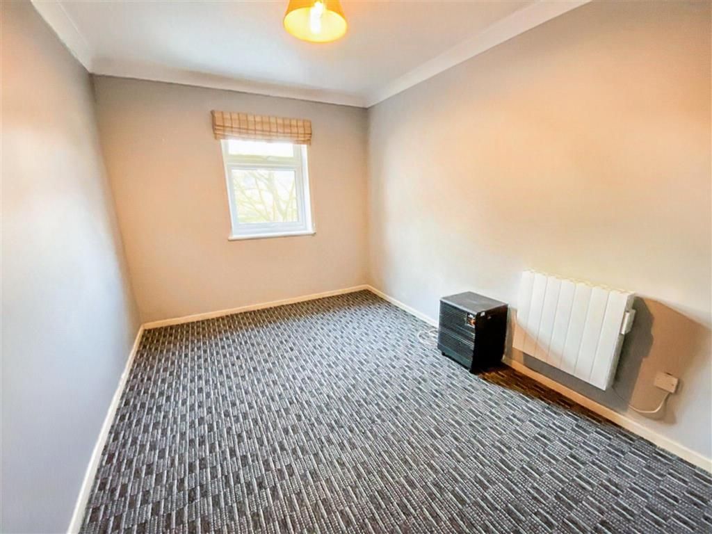 Property photo 3 of 7 Living Room