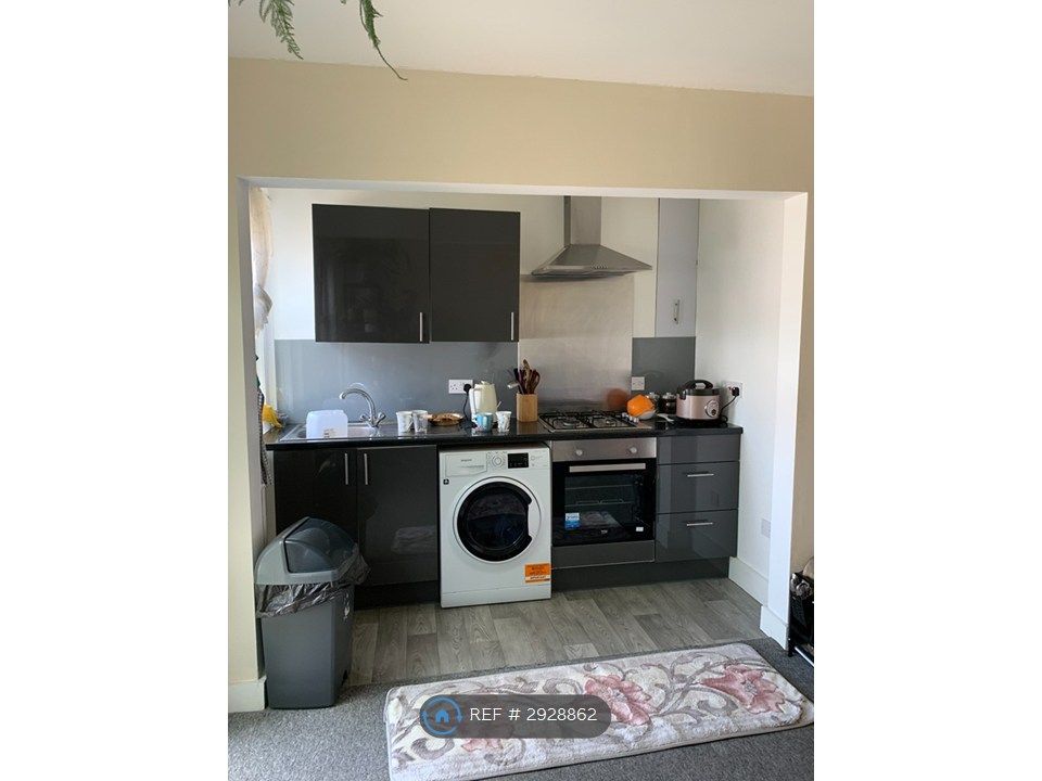 Property photo 3 of 7 Kitchen