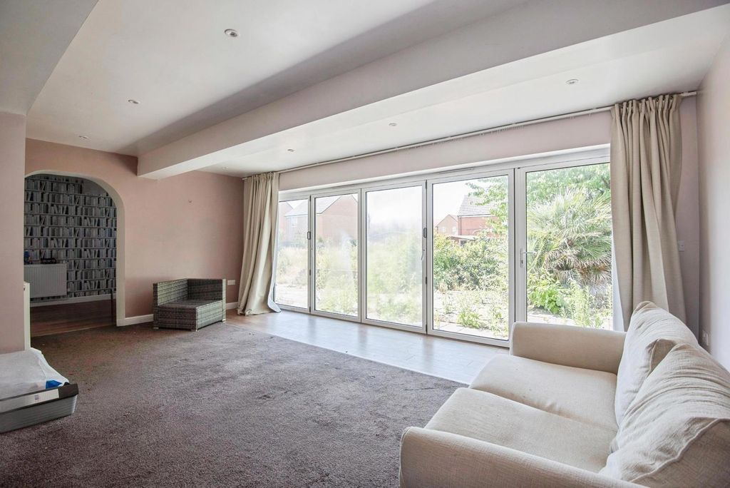 Property photo 3 of 26 Pbox-Img.Jpg