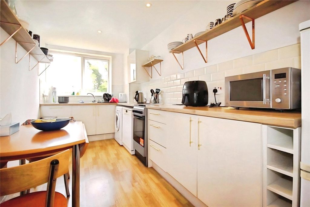 Property photo 3 of 9 Kitchen