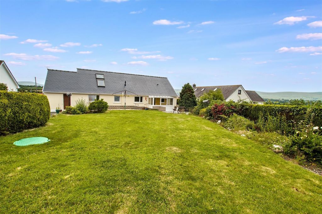 Property photo 1 of 62 Rear View And Garden