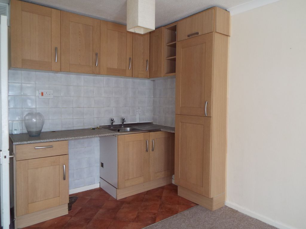 Property photo 3 of 6 Kitchen