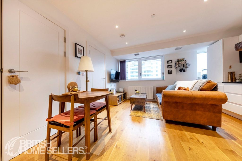 Property photo 2 of 12 Picture No. 11