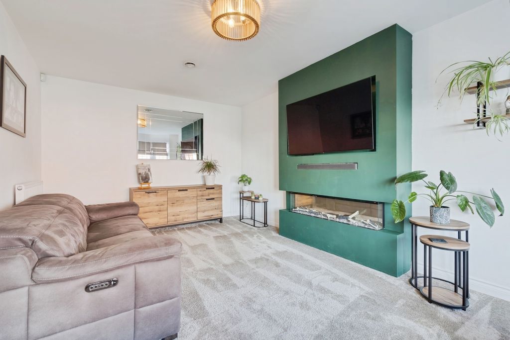 Property photo 2 of 17 Photo