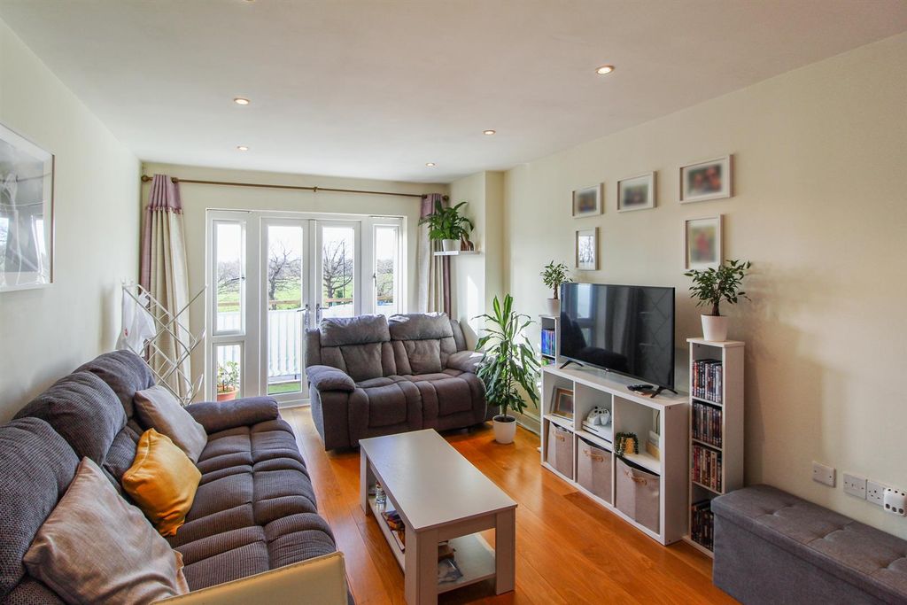Property photo 2 of 9 Louinge 2.Jpg