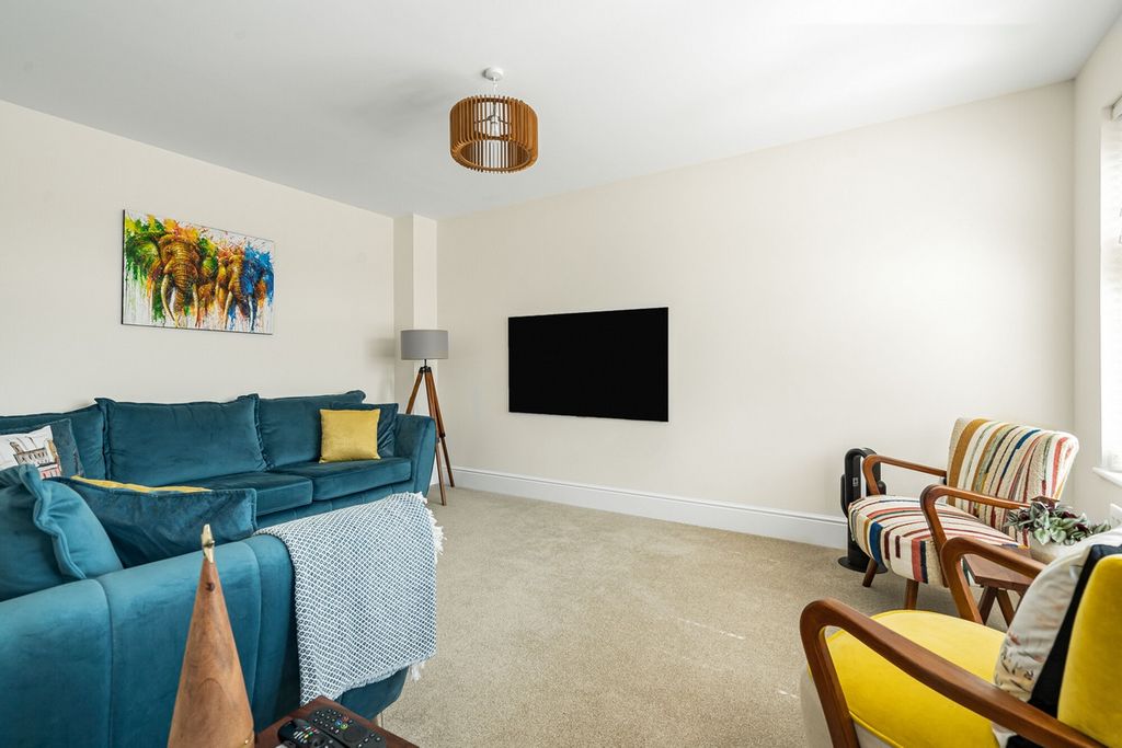 Property photo 2 of 36
