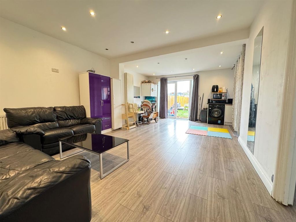 Property photo 3 of 15 02.Jpg