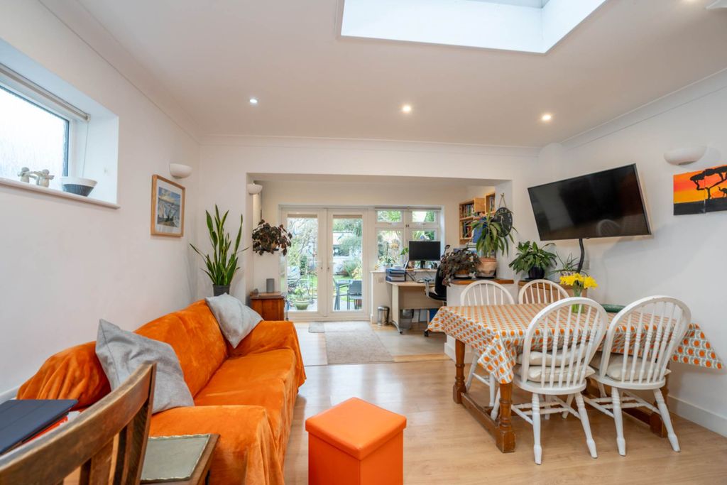 Property photo 2 of 17