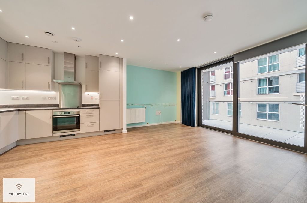 Property photo 3 of 17 4054564
