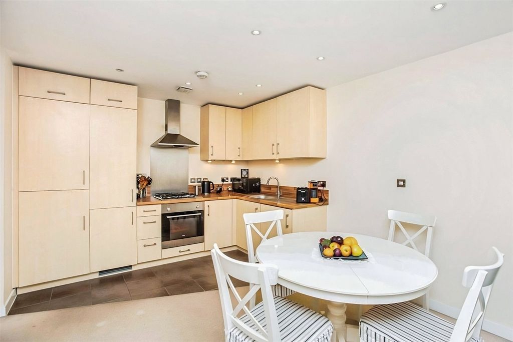 Property photo 3 of 7 Kitchen