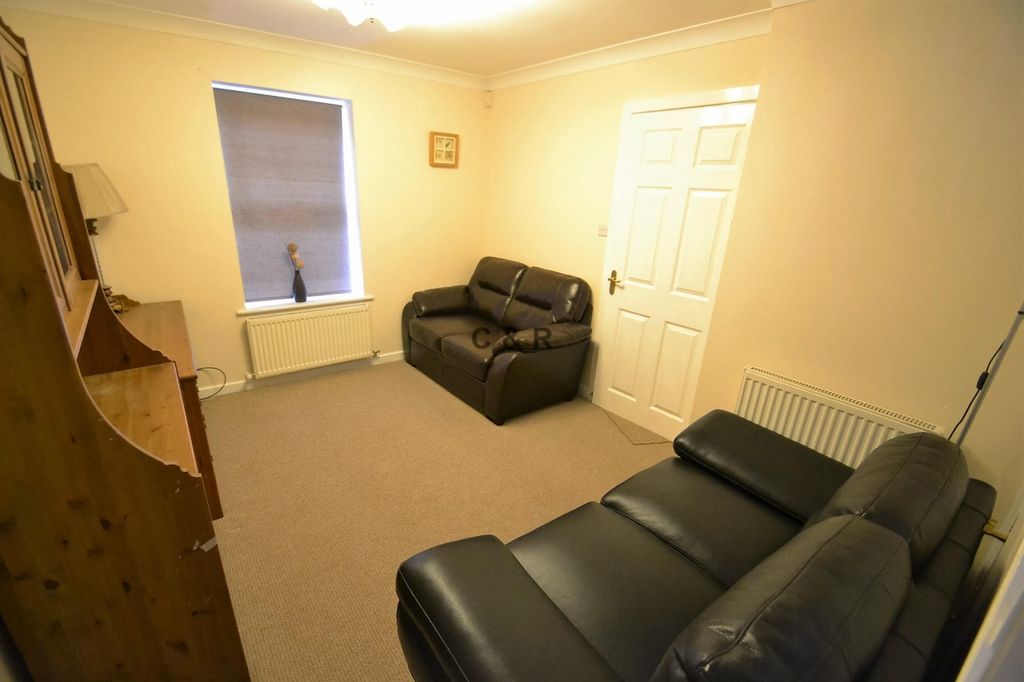 Property photo 2 of 12 Photograph 2