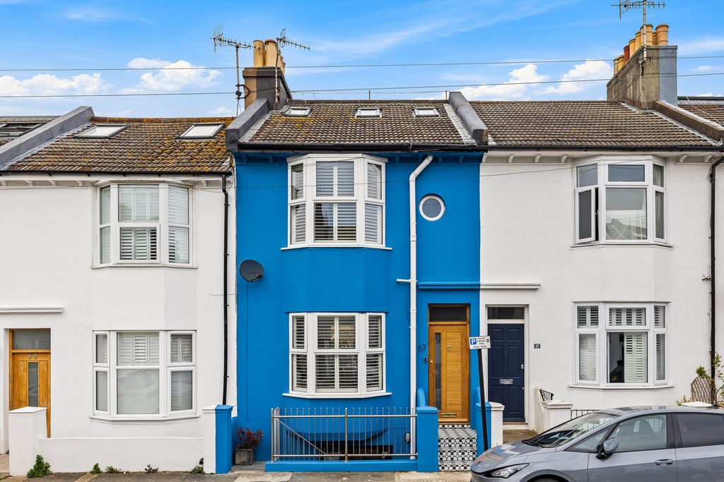 Property photo 1 of 16