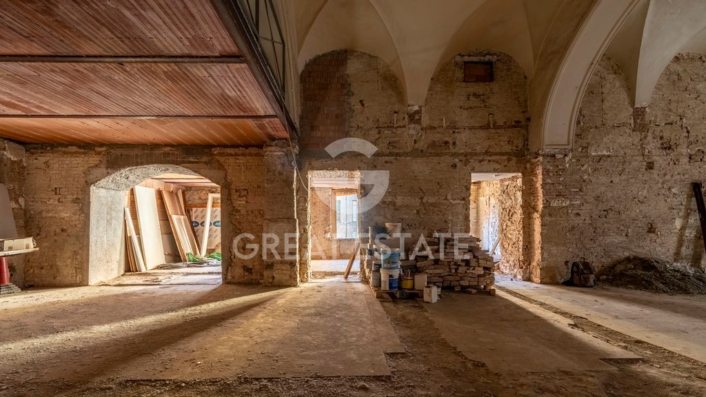 Property photo 2 of 32 Interiors