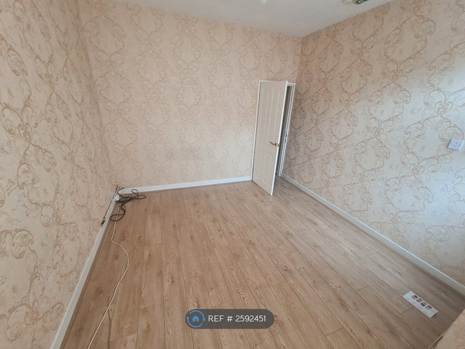 Property photo 3 of 8 Lounge 2