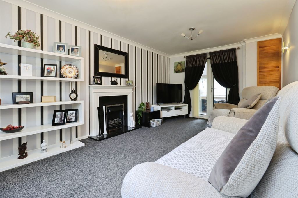 Property photo 3 of 15 Sitting Room