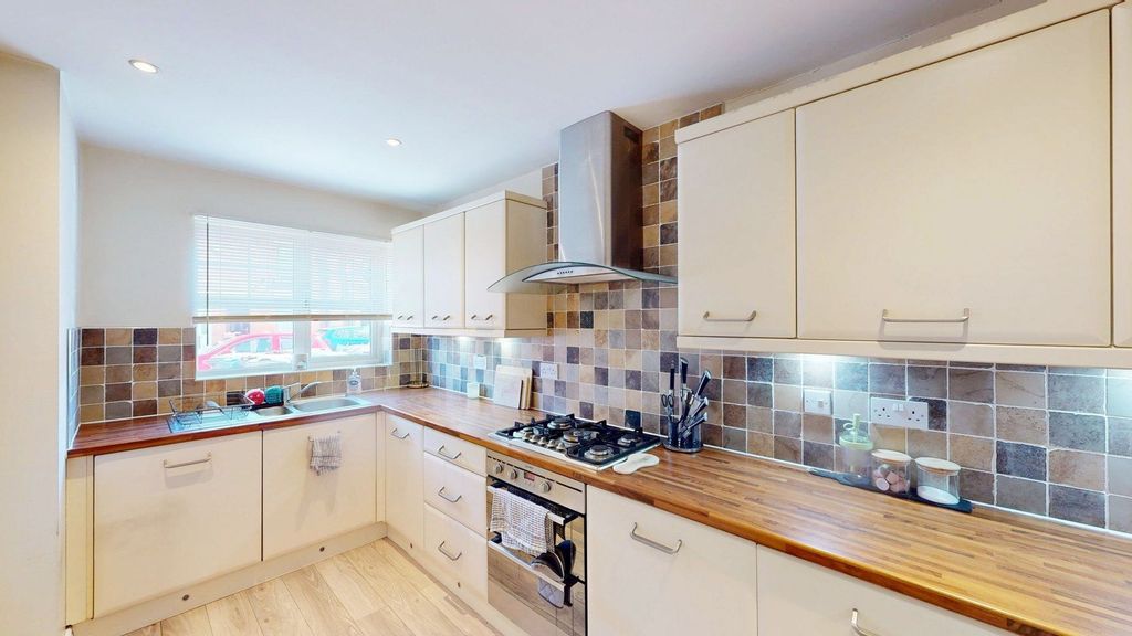 Property photo 3 of 13 Kitchen