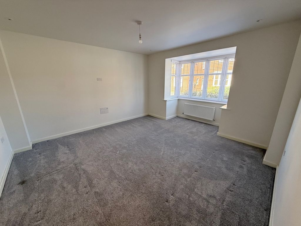 Property photo 3 of 17 9
