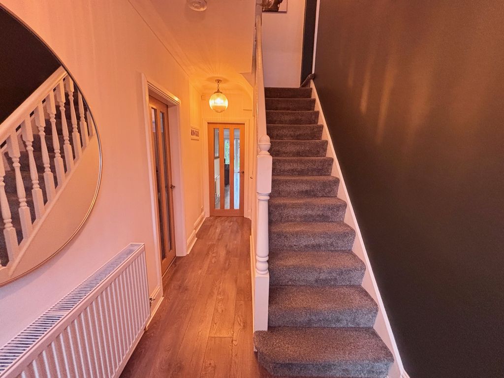 Property photo 2 of 21 Hallway