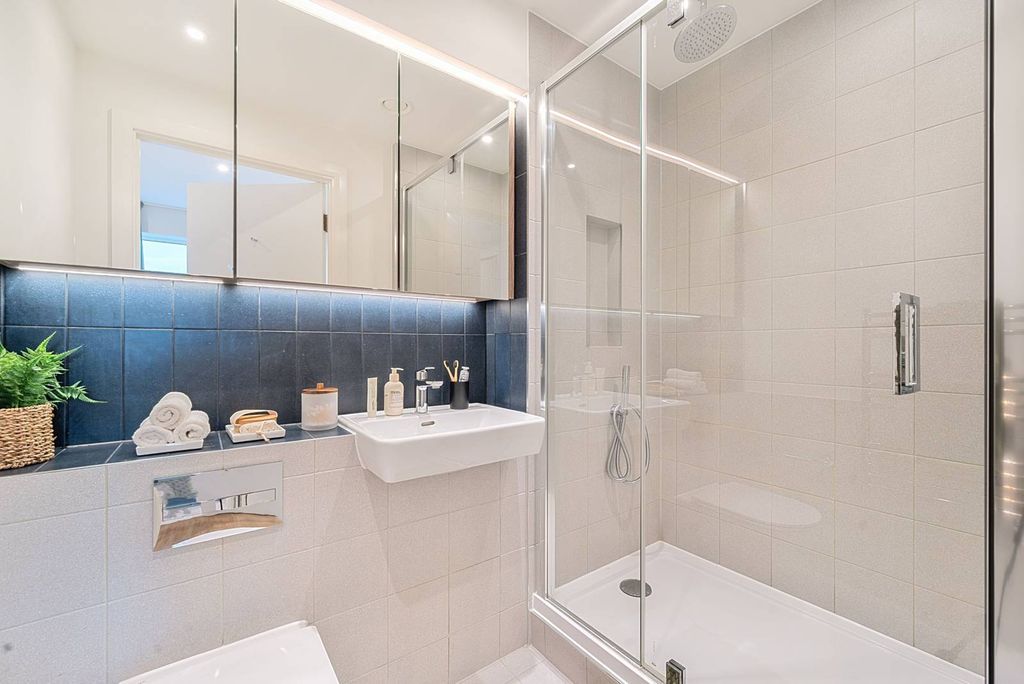 Property photo 3 of 60