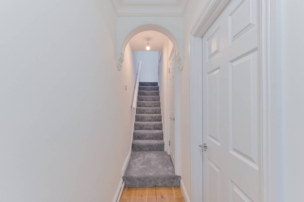 Property photo 3 of 25