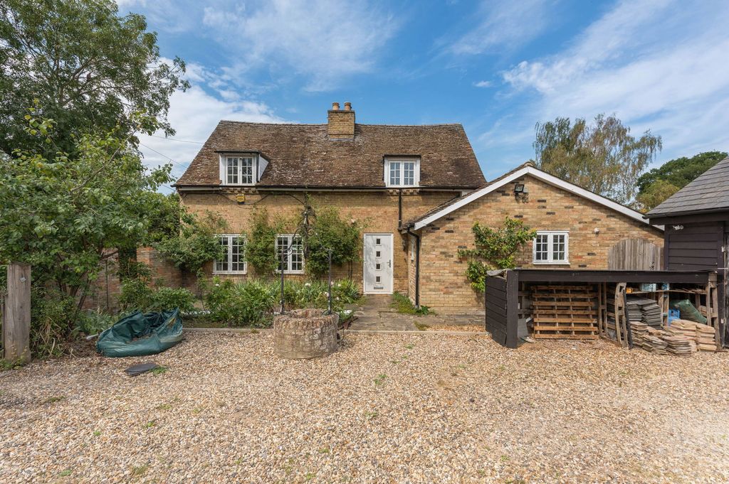 Property photo 2 of 28