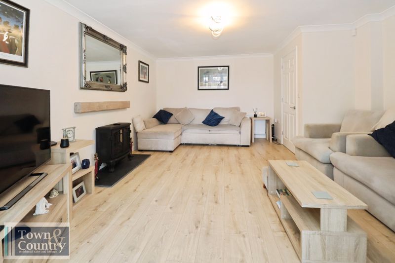 Property photo 3 of 28 Saxmundham Way