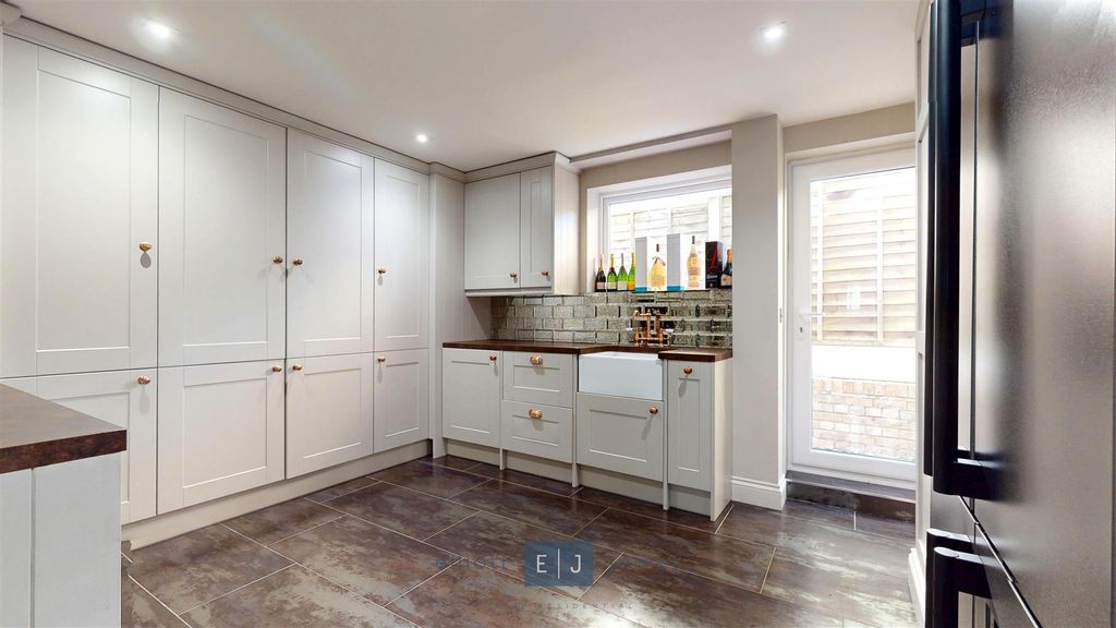 Additional image 8 of 4 bed detached house for saleWoodbury Hill, Loughton IG10